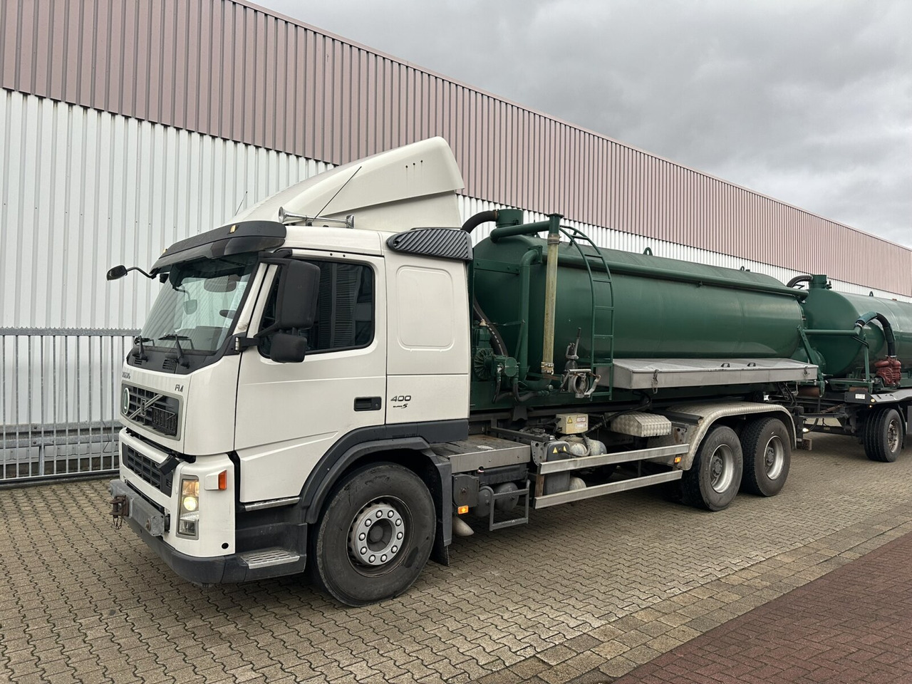 Volvo FM 400 6x4 R FM 400/6x4 R, VDL S-21-6200 bis 7m Container - Hook lift truck: picture 1 Volvo FM 400 6x4 R FM 400/6x4 R, VDL S-21-6200 bis 7m Container - Hook lift truck: picture 1