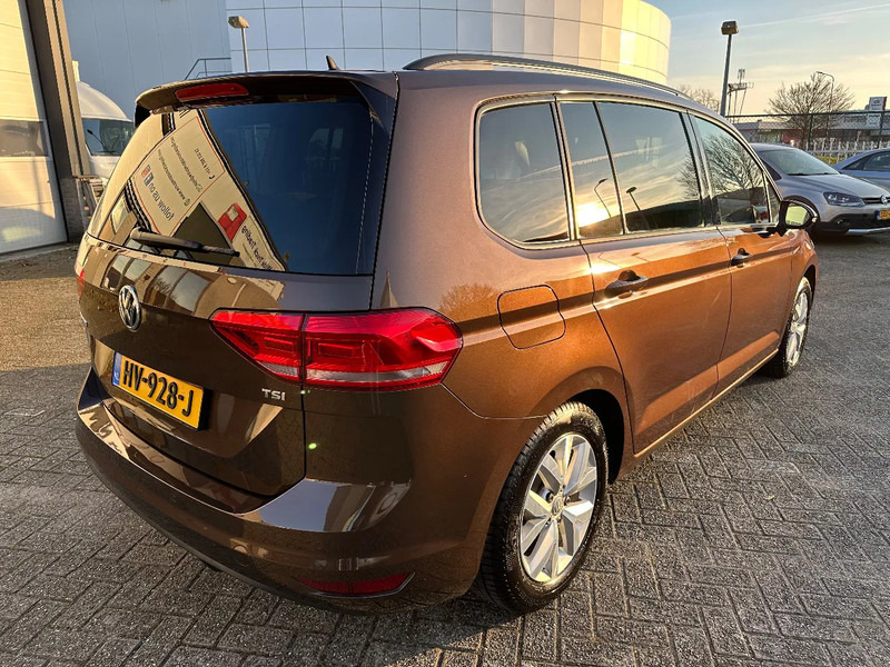 Volkswagen Touran 1.2 TSI COMFORTLINE + APK / TUV + 4 WINTER TYRES WITH RIMS + NAVI + MARGE - Car: picture 4 Volkswagen Touran 1.2 TSI COMFORTLINE + APK / TUV + 4 WINTER TYRES WITH RIMS + NAVI + MARGE - Car: picture 4