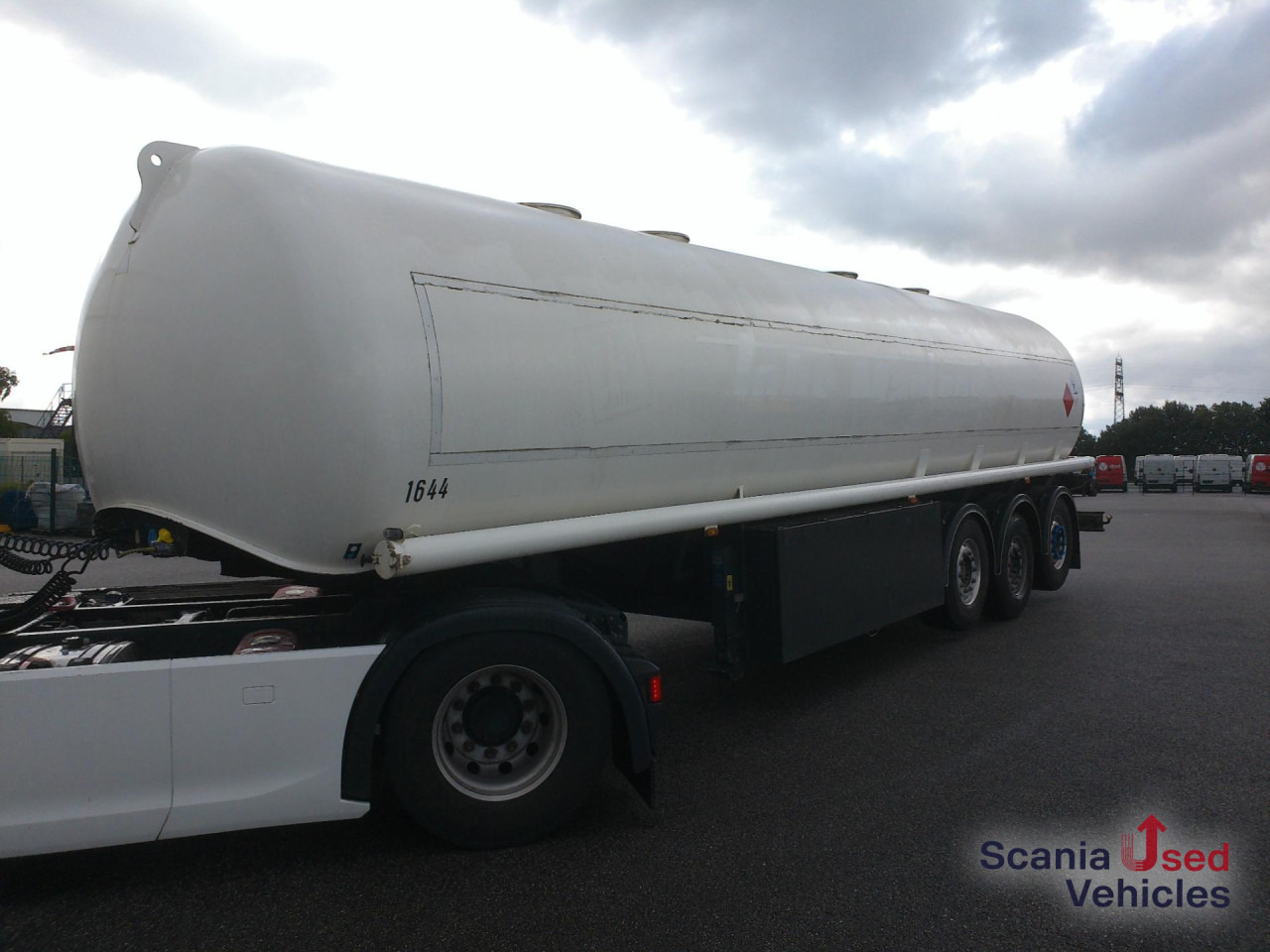 Schrader Tankaufl. f. Kraftstoffe 4 Kammern 40200 - Tank semi-trailer: picture 1 Schrader Tankaufl. f. Kraftstoffe 4 Kammern 40200 - Tank semi-trailer: picture 1