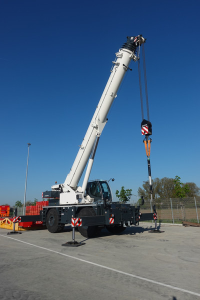 Liebherr LRT 1100-2.1 - Mobile crane: picture 1 Liebherr LRT 1100-2.1 - Mobile crane: picture 1