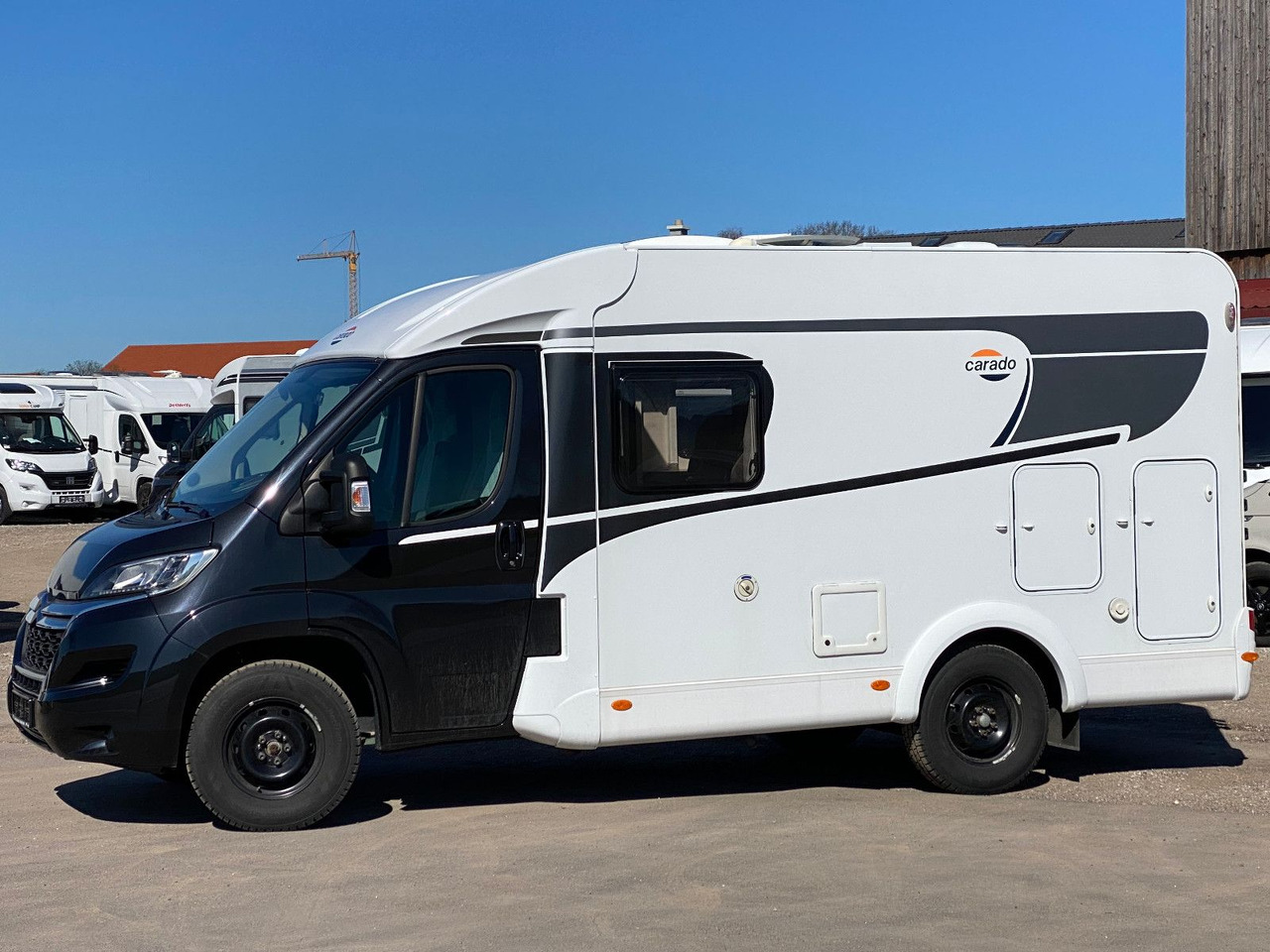 Carado V 132 Edition 15, SAT, Navi, RFK - Semi-integrated motorhome: picture 4 Carado V 132 Edition 15, SAT, Navi, RFK - Semi-integrated motorhome: picture 4