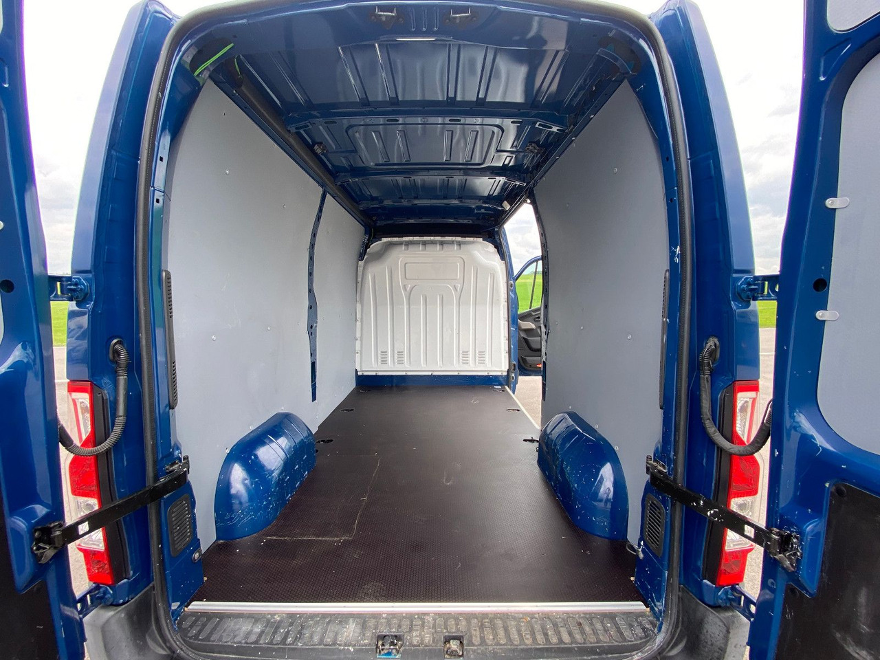 Panel van Nissan NV400 Kastenwagen L2H2 3,5t COMFORT: picture 11