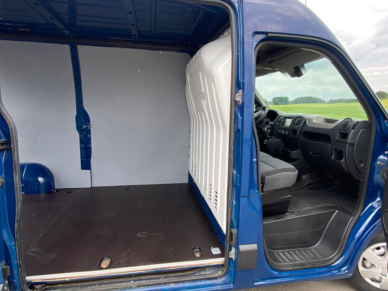 Panel van Nissan NV400 Kastenwagen L2H2 3,5t COMFORT: picture 9