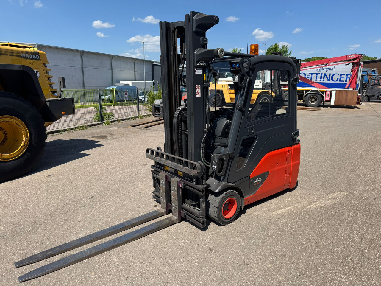 Linde E20L-02 Triplex Elektro Zinkenverstellgerät - Electric forklift: picture 1 Linde E20L-02 Triplex Elektro Zinkenverstellgerät - Electric forklift: picture 1