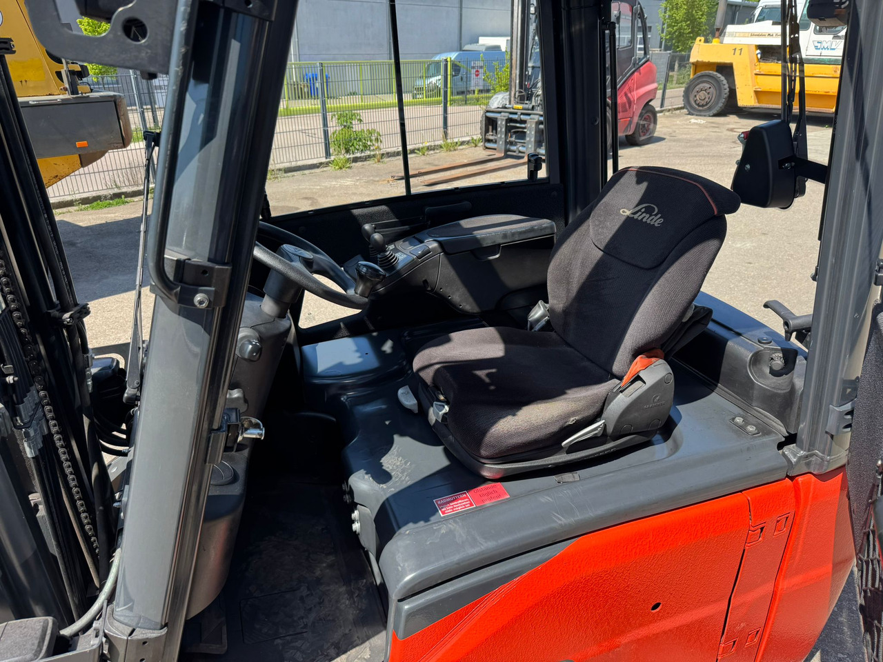 Linde E20L-02 Triplex Elektro Zinkenverstellgerät - Electric forklift: picture 5 Linde E20L-02 Triplex Elektro Zinkenverstellgerät - Electric forklift: picture 5