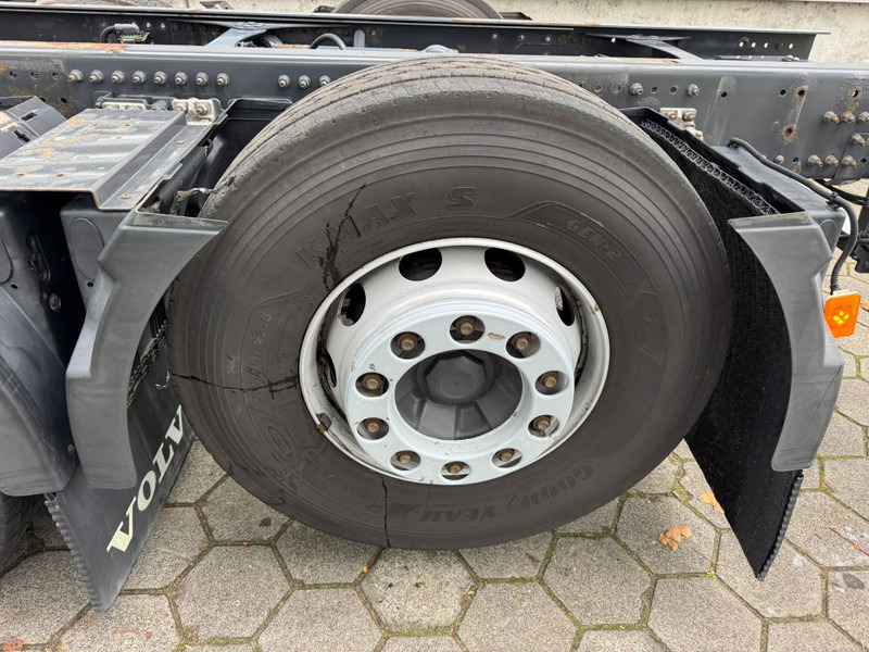 Cab chassis truck Volvo FM 410 / 8X4 / I-Shift / ADR / Tridem / TUV: 6-2026 / NL Truck: picture 17 Cab chassis truck Volvo FM 410 / 8X4 / I-Shift / ADR / Tridem / TUV: 6-2026 / NL Truck: picture 17