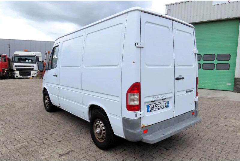 Mercedes-Benz Sprinter 208 3 seats. Very good bus! 100% engine and gearbox! France use - Panel van: picture 5 Mercedes-Benz Sprinter 208 3 seats. Very good bus! 100% engine and gearbox! France use - Panel van: picture 5
