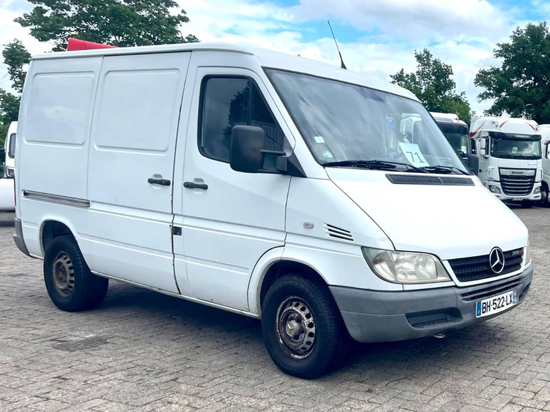 Mercedes-Benz Sprinter 208 3 seats. Very good bus! 100% engine and gearbox! France use - Panel van: picture 1 Mercedes-Benz Sprinter 208 3 seats. Very good bus! 100% engine and gearbox! France use - Panel van: picture 1