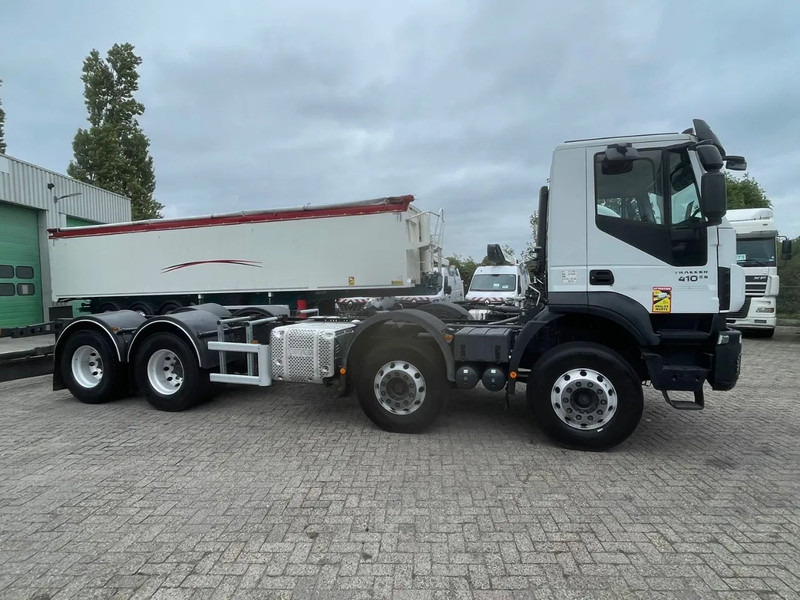 Iveco Trakker 410 PTO, RETARDER, 8x4 , 442000 km! - Tractor unit: picture 4 Iveco Trakker 410 PTO, RETARDER, 8x4 , 442000 km! - Tractor unit: picture 4