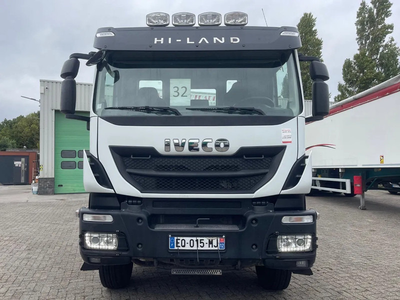 Iveco Trakker 410 PTO, RETARDER, 8x4 , 442000 km! - Tractor unit: picture 2 Iveco Trakker 410 PTO, RETARDER, 8x4 , 442000 km! - Tractor unit: picture 2