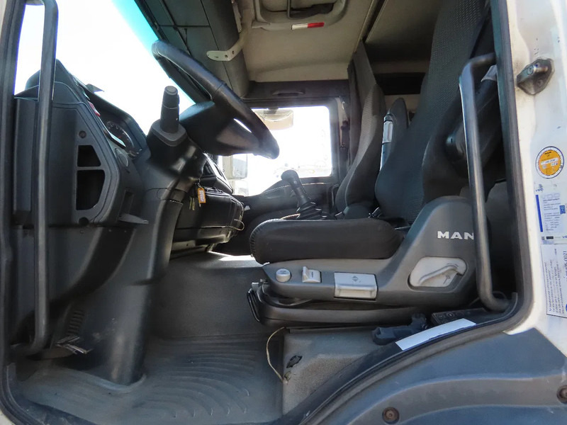 Tractor unit MAN TGA 18.390 Manual: picture 11
