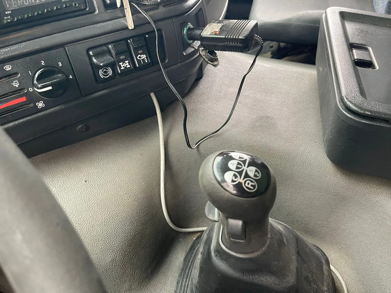 Tank truck Volvo FM 12.380 8X4 SILO AUGER / AIR GREAT CONDITION / fully serviced!: picture 18 Tank truck Volvo FM 12.380 8X4 SILO AUGER / AIR GREAT CONDITION / fully serviced!: picture 18