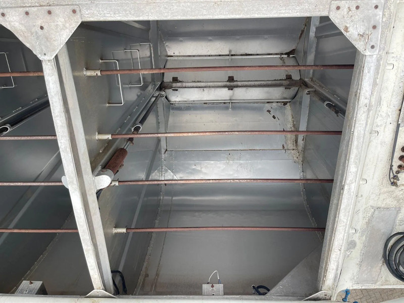 Tank truck Volvo FM 12.380 8X4 SILO AUGER / AIR GREAT CONDITION / fully serviced!: picture 13 Tank truck Volvo FM 12.380 8X4 SILO AUGER / AIR GREAT CONDITION / fully serviced!: picture 13