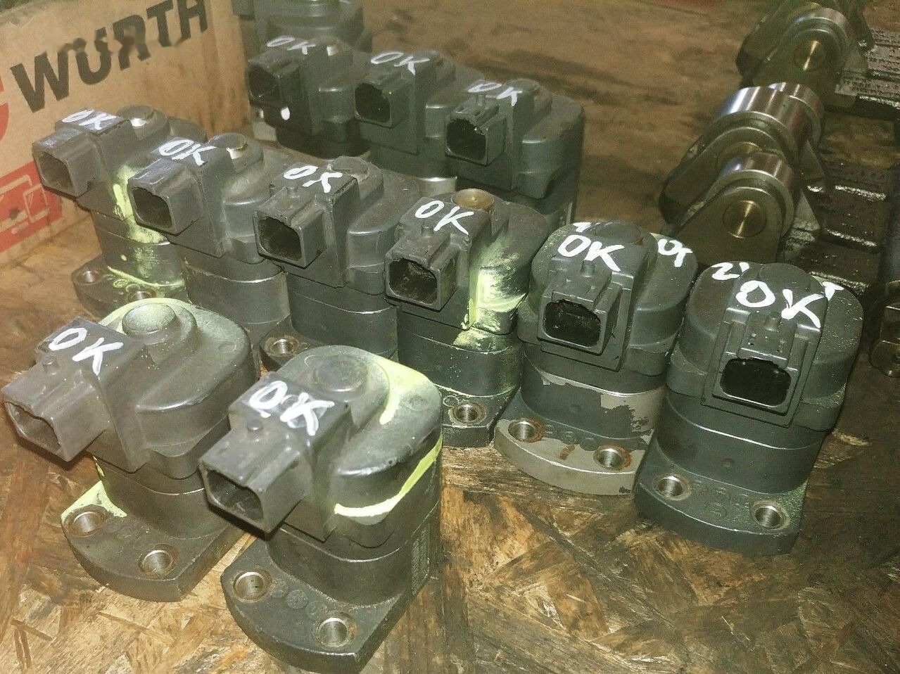 Scania GENUINE FUEL SOLENOID 1724538 1784240 Scania HPI - Valve for Truck: picture 3 Scania GENUINE FUEL SOLENOID 1724538 1784240 Scania HPI - Valve for Truck: picture 3