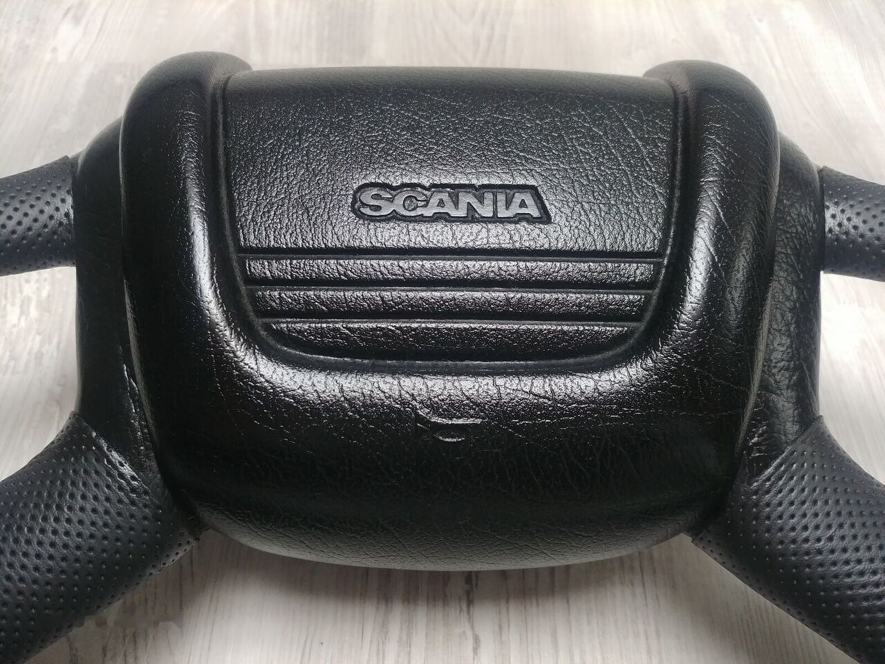 Scania NEW LEATHER Scania 4 - Steering wheel for Truck: picture 5 Scania NEW LEATHER Scania 4 - Steering wheel for Truck: picture 5