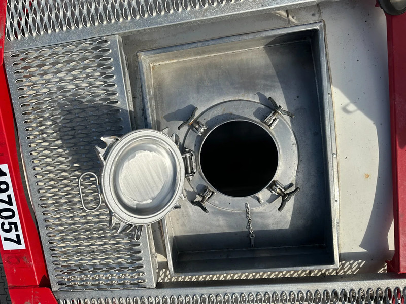Storage tank for transportation of chemicals CIMC 20FT ISO, 25.080L/1-COMP/3 BAFFELS/4 covers, 5Y valid until 12/2026: picture 12