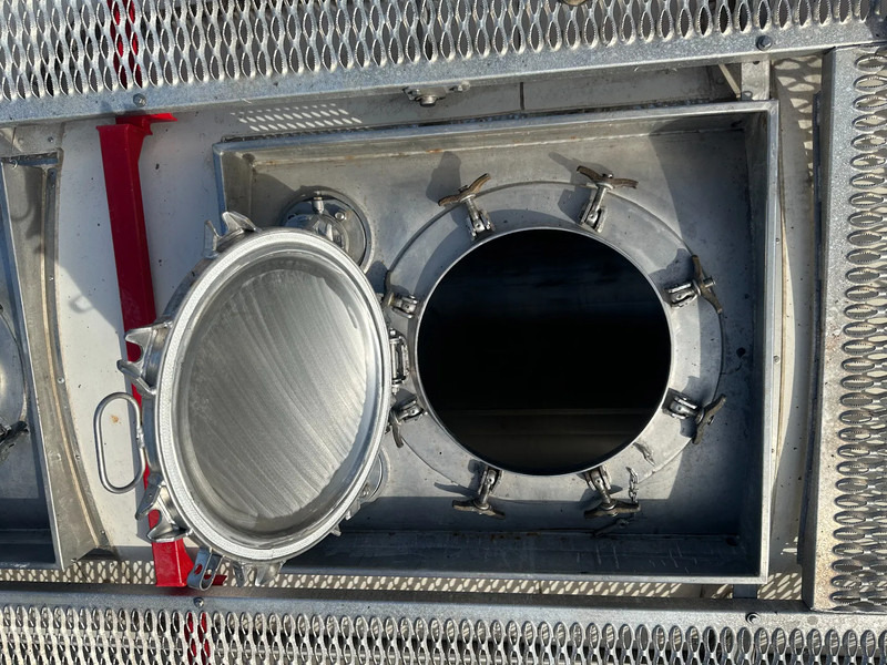 Storage tank for transportation of chemicals CIMC 20FT ISO, 25.080L/1-COMP/3 BAFFELS/4 covers, 5Y valid until 12/2026: picture 13