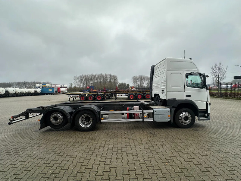 Volvo FM 380 Globetrotter 6x2, ADR (FL, AT, OX), LIFT/STEER, 636.183km - Cab chassis truck: picture 4 Volvo FM 380 Globetrotter 6x2, ADR (FL, AT, OX), LIFT/STEER, 636.183km - Cab chassis truck: picture 4
