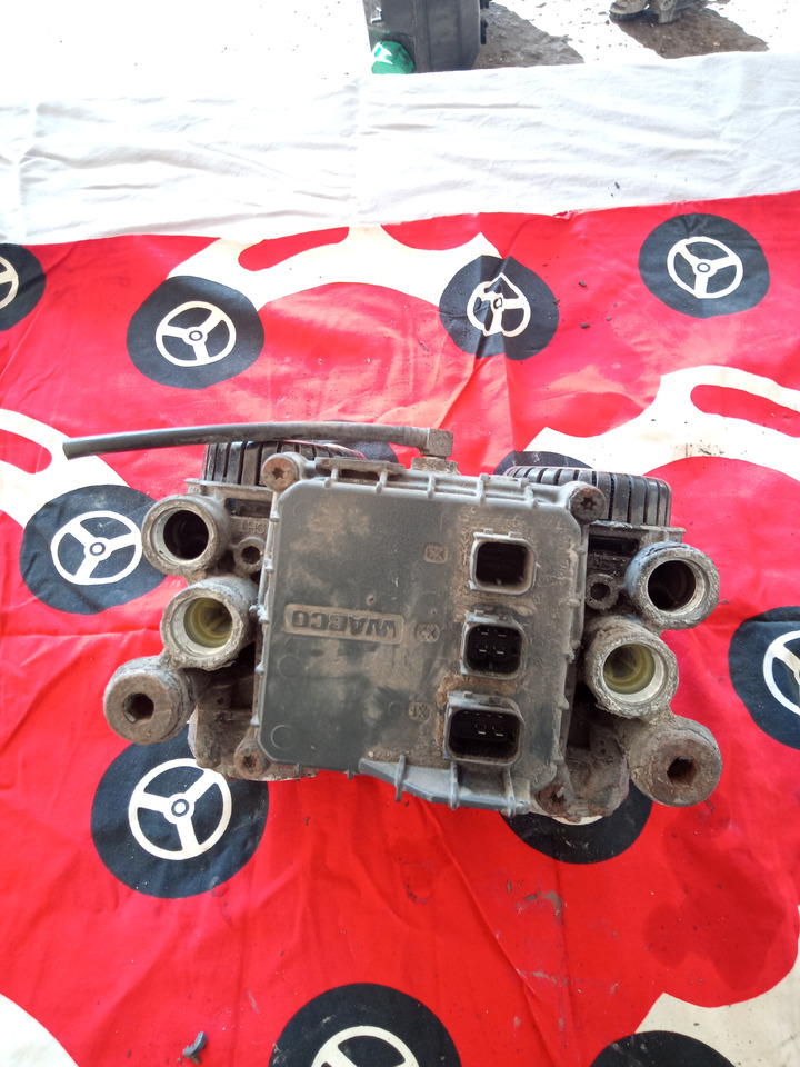 DAF XF106 - Brake valve: picture 3 DAF XF106 - Brake valve: picture 3