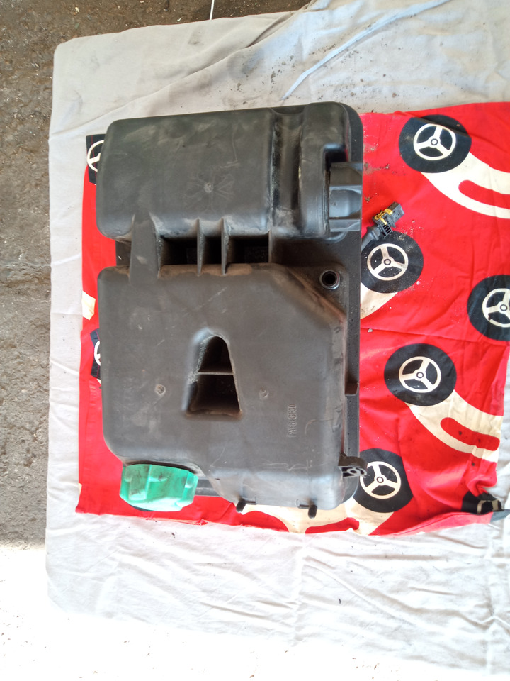 DAF XF106 - Expansion tank: picture 4 DAF XF106 - Expansion tank: picture 4