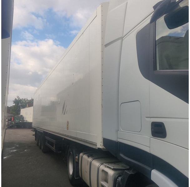 Schmitz Cargobull SKI 24 - Closed box semi-trailer: picture 4 Schmitz Cargobull SKI 24 - Closed box semi-trailer: picture 4