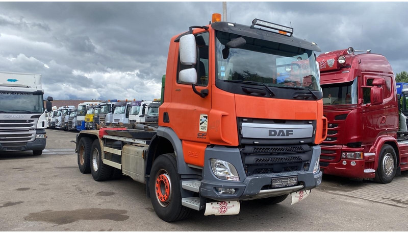 DAF CF 440 6X4 HOOKLIFT 20T - MANUAL GEARBOX - 315.000km - EURO 6 - BE TRUCK - Hook lift truck: picture 1 DAF CF 440 6X4 HOOKLIFT 20T - MANUAL GEARBOX - 315.000km - EURO 6 - BE TRUCK - Hook lift truck: picture 1