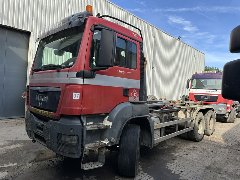 MAN TGA 26.400 6x4 AJK 20T - 5430mm - MANUAL GEARBOX - STEEL SPRING / BLATT - BIG AXLES / AP ACHSEN - Hook lift truck: picture 4 MAN TGA 26.400 6x4 AJK 20T - 5430mm - MANUAL GEARBOX - STEEL SPRING / BLATT - BIG AXLES / AP ACHSEN - Hook lift truck: picture 4