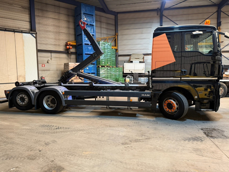 MAN TGX 26.400 6X2 + HOOKLIFT PALIFT 20T - LIFT + STEERING AXLE - EURO 5 - SLEEPERCAB - BE TRUCK - Hook lift truck: picture 4 MAN TGX 26.400 6X2 + HOOKLIFT PALIFT 20T - LIFT + STEERING AXLE - EURO 5 - SLEEPERCAB - BE TRUCK - Hook lift truck: picture 4