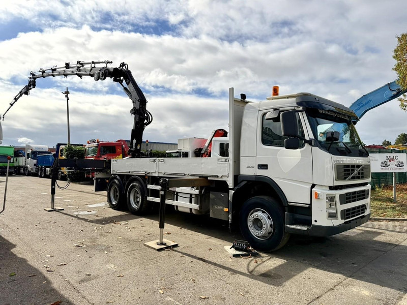 Volvo FM 300 6x4 + (25.8m!) PRITSCHE + KRAN HIAB 245 E-5 + JIB 65 X-3 + 2 ME - *228.000km* - MANUAL - A/C - EURO 3 - BELGIAN TRUCK - Dropside/ Flatbed truck, Crane truck: picture 2 Volvo FM 300 6x4 + (25.8m!) PRITSCHE + KRAN HIAB 245 E-5 + JIB 65 X-3 + 2 ME - *228.000km* - MANUAL - A/C - EURO 3 - BELGIAN TRUCK - Dropside/ Flatbed truck, Crane truck: picture 2
