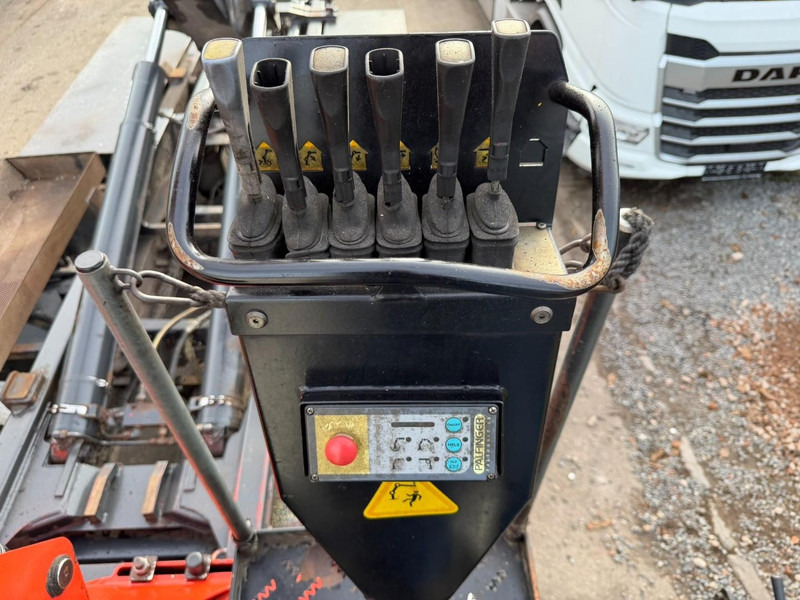 Hook lift truck, Crane truck Volvo FM 400 6x2 HOOKLIFT + CRANE PALFINGER PK 15500 B (2x) - 5/6 F - MANUAL - EURO 4 - BE TRUCK: picture 17 Hook lift truck, Crane truck Volvo FM 400 6x2 HOOKLIFT + CRANE PALFINGER PK 15500 B (2x) - 5/6 F - MANUAL - EURO 4 - BE TRUCK: picture 17