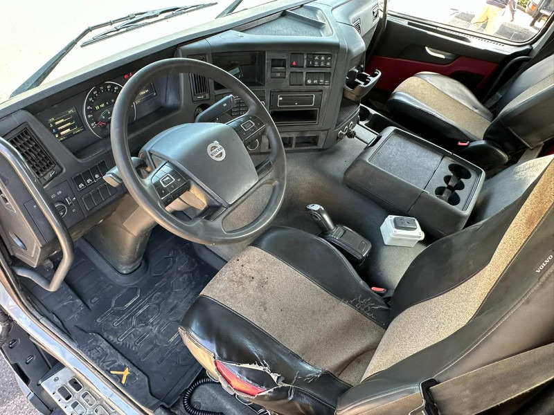 Crane truck Volvo FMX 330 8x4 TRIDEM + CRANE EFFER 265 / 6S - PLATFORM 7m50 - EURO 6 - RADIO - *473.000km* - TÜV 05/2026 - BE TRUCK: picture 11 Crane truck Volvo FMX 330 8x4 TRIDEM + CRANE EFFER 265 / 6S - PLATFORM 7m50 - EURO 6 - RADIO - *473.000km* - TÜV 05/2026 - BE TRUCK: picture 11