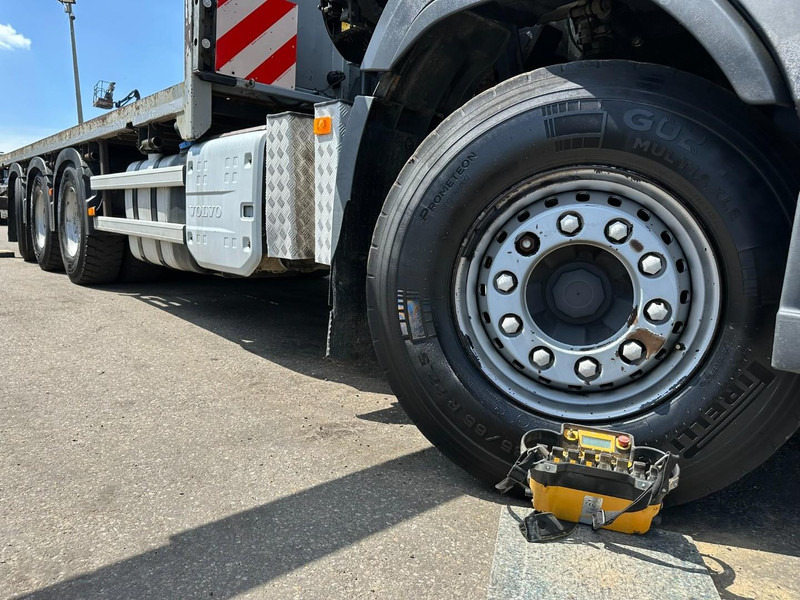 Crane truck Volvo FMX 330 8x4 TRIDEM + CRANE EFFER 265 / 6S - PLATFORM 7m50 - EURO 6 - RADIO - *473.000km* - TÜV 05/2026 - BE TRUCK: picture 16 Crane truck Volvo FMX 330 8x4 TRIDEM + CRANE EFFER 265 / 6S - PLATFORM 7m50 - EURO 6 - RADIO - *473.000km* - TÜV 05/2026 - BE TRUCK: picture 16