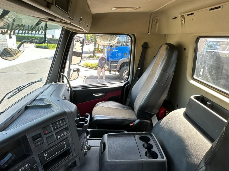 Crane truck Volvo FMX 330 8x4 TRIDEM + CRANE EFFER 265 / 6S - PLATFORM 7m50 - EURO 6 - RADIO - *473.000km* - TÜV 05/2026 - BE TRUCK: picture 12 Crane truck Volvo FMX 330 8x4 TRIDEM + CRANE EFFER 265 / 6S - PLATFORM 7m50 - EURO 6 - RADIO - *473.000km* - TÜV 05/2026 - BE TRUCK: picture 12