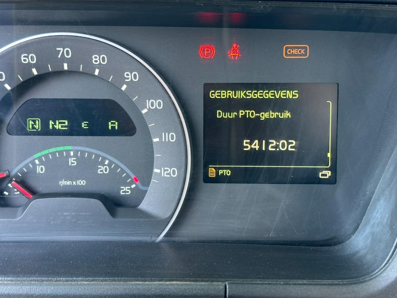 Crane truck Volvo FMX 330 8x4 TRIDEM + CRANE EFFER 265 / 6S - PLATFORM 7m50 - EURO 6 - RADIO - *473.000km* - TÜV 05/2026 - BE TRUCK: picture 13 Crane truck Volvo FMX 330 8x4 TRIDEM + CRANE EFFER 265 / 6S - PLATFORM 7m50 - EURO 6 - RADIO - *473.000km* - TÜV 05/2026 - BE TRUCK: picture 13