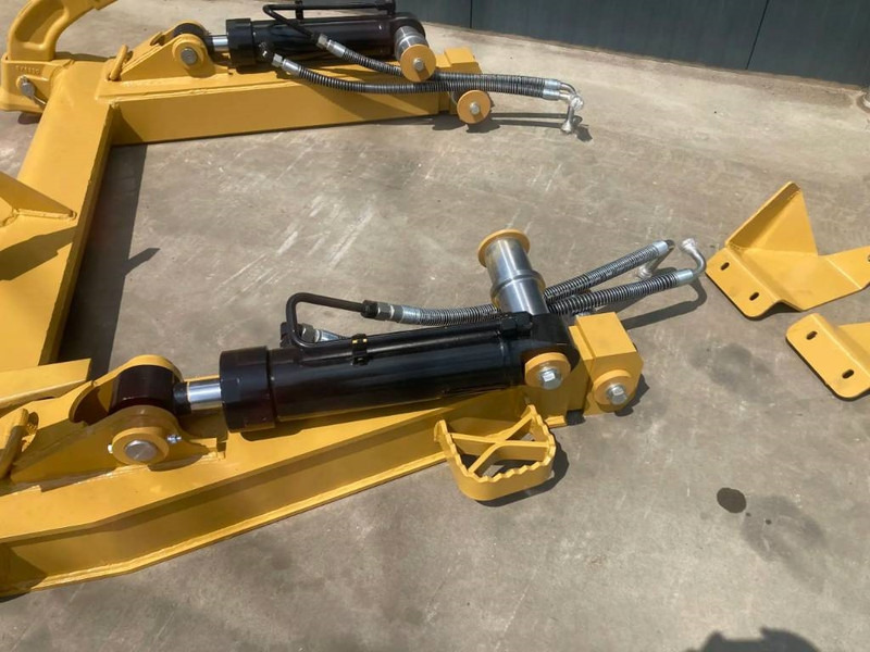 Cat 963 NG - Attachment for Construction machinery: picture 3 Cat 963 NG - Attachment for Construction machinery: picture 3