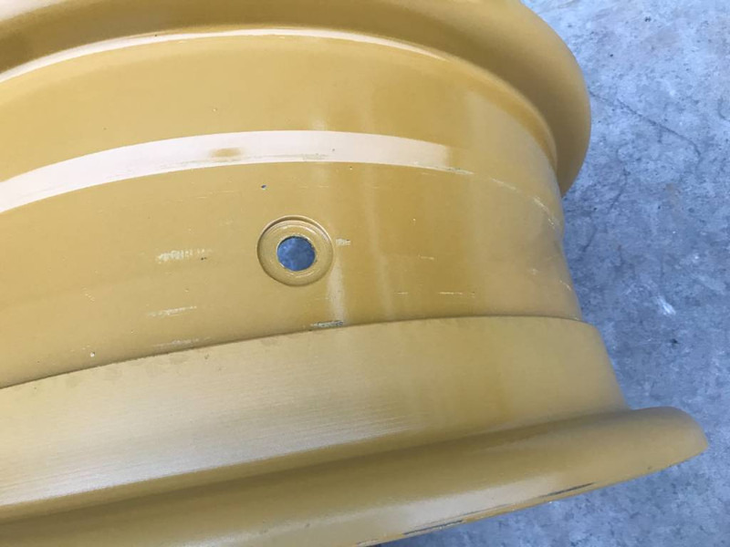 Cat 140H Rims - Wheels and tires for Construction machinery: picture 3 Cat 140H Rims - Wheels and tires for Construction machinery: picture 3