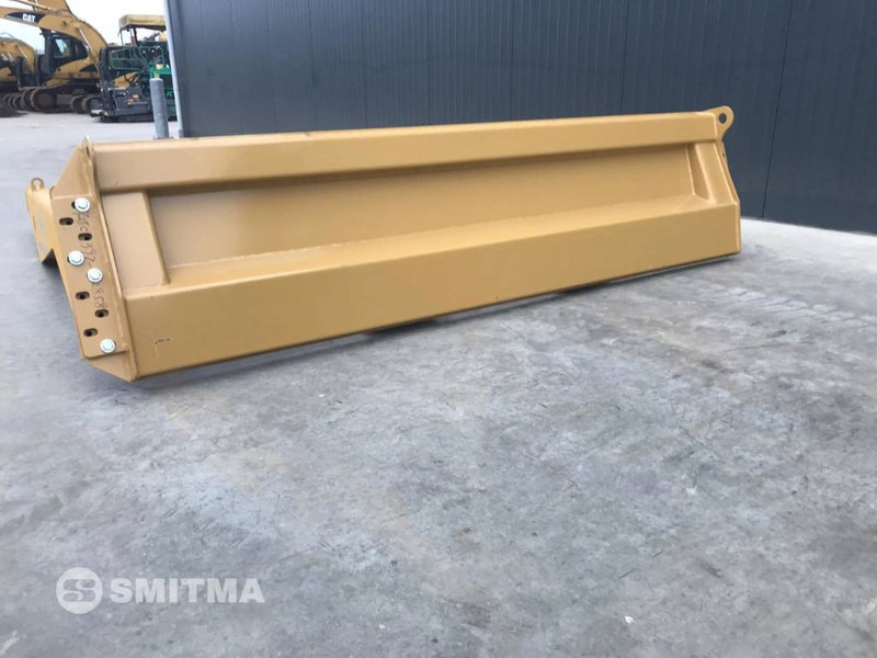 Cat 725 - Tail lift for Construction machinery: picture 5 Cat 725 - Tail lift for Construction machinery: picture 5