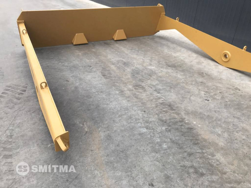 Cat 725 - Tail lift for Construction machinery: picture 3 Cat 725 - Tail lift for Construction machinery: picture 3