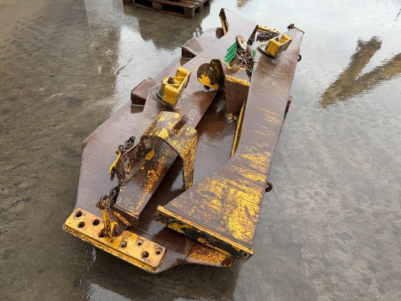 Cat 730 - Tail lift for Construction machinery: picture 3 Cat 730 - Tail lift for Construction machinery: picture 3