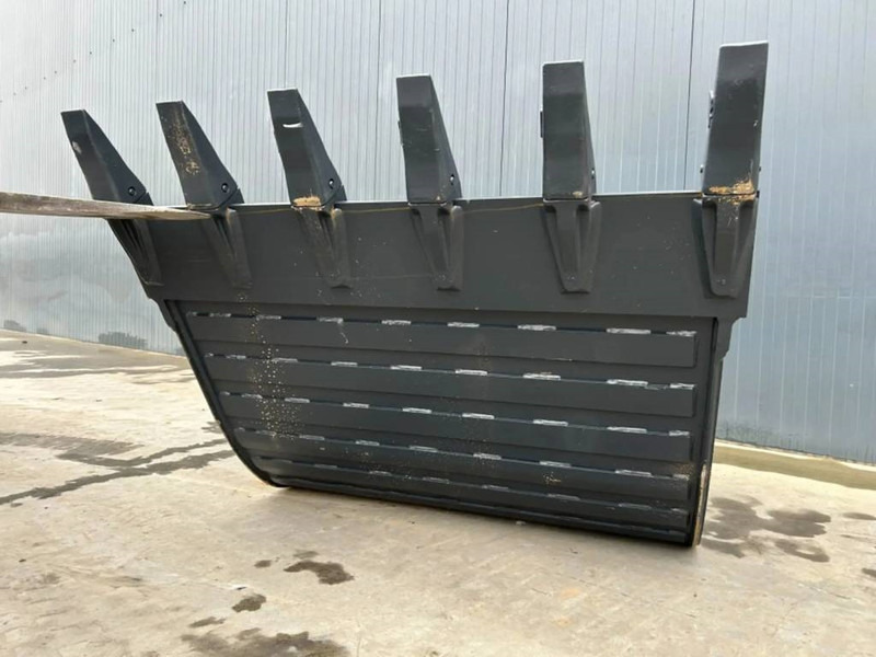 Hitachi ZX220 - 1.40m - Bucket for Construction machinery: picture 3 Hitachi ZX220 - 1.40m - Bucket for Construction machinery: picture 3