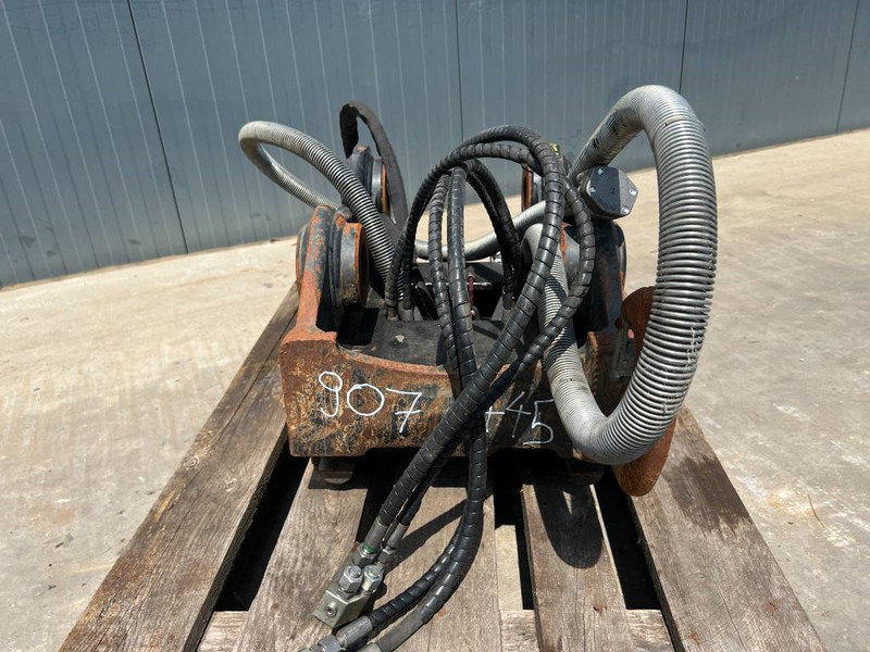 OilQuick OQ65 - M314F / M316F / M318F - Quick coupler for Construction machinery: picture 2 OilQuick OQ65 - M314F / M316F / M318F - Quick coupler for Construction machinery: picture 2