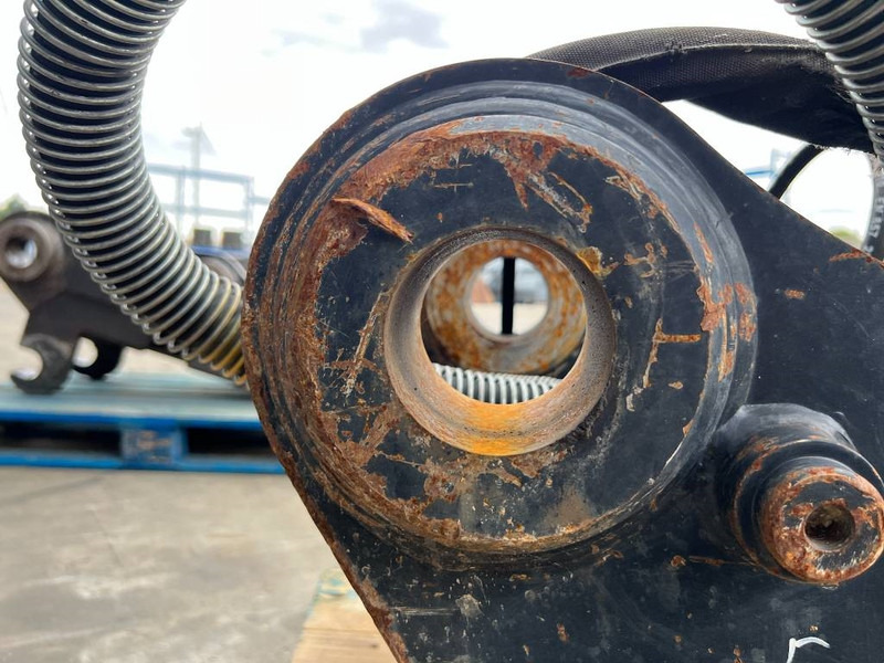Quick coupler for Construction machinery OilQuick OQ70/55 - 323F: picture 17