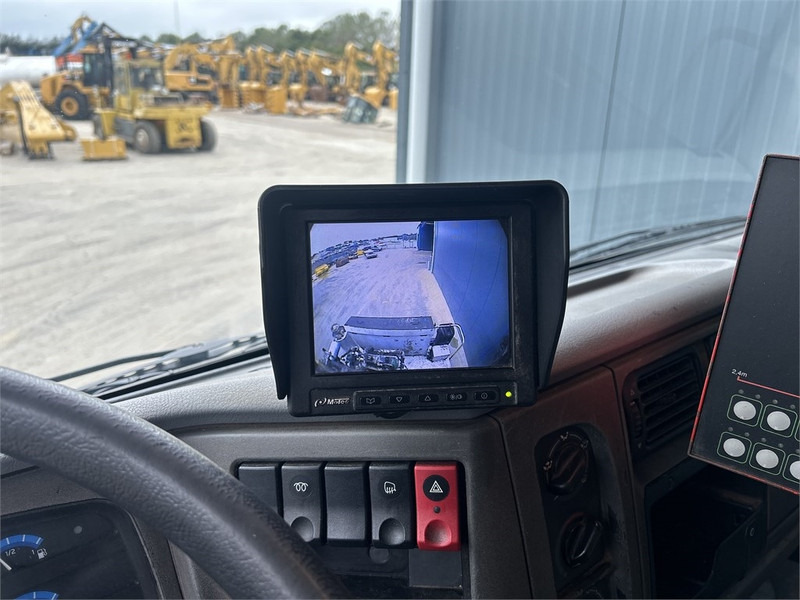 Asphalt distributor for transportation of bitumen Renault Rincheval - 12.000 Liter: picture 12