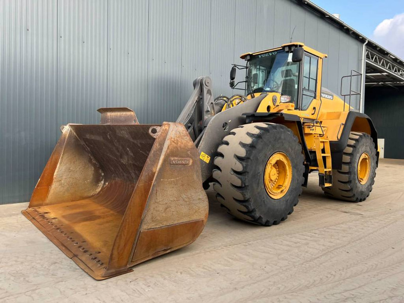 Wheel loader Volvo L220H: picture 1