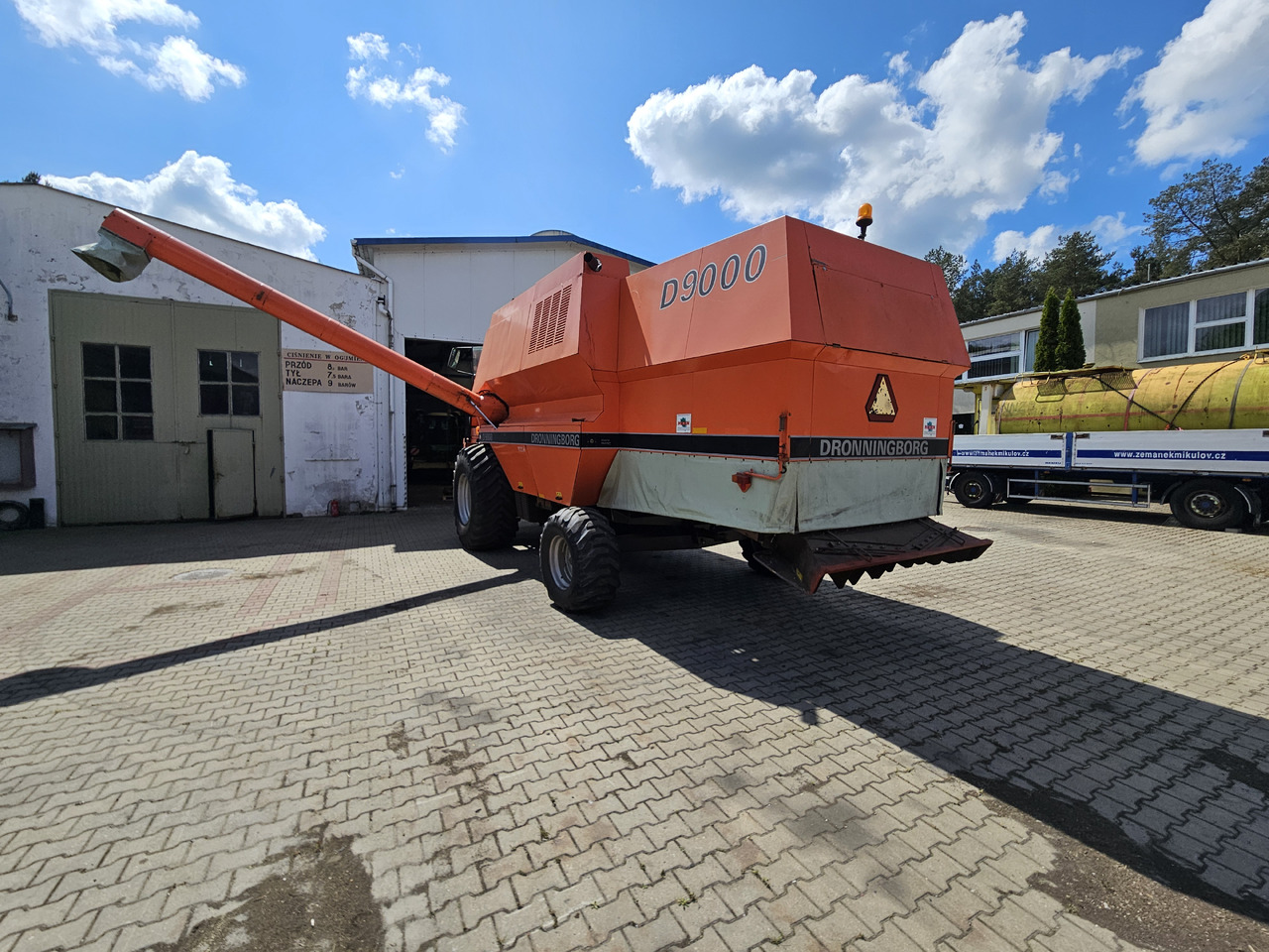Dronningborg D9000 - Combine harvester: picture 3 Dronningborg D9000 - Combine harvester: picture 3