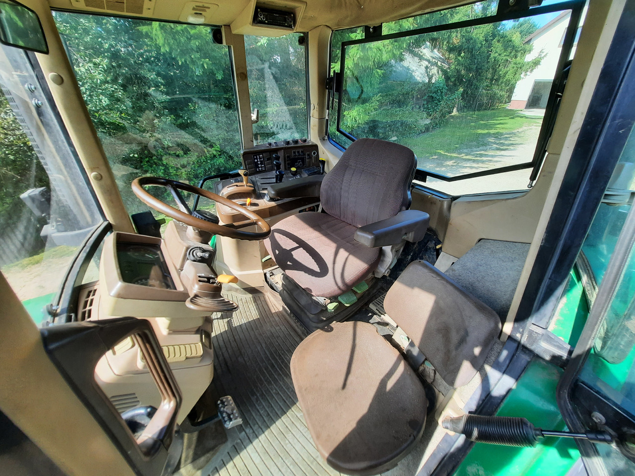 JOHN DEERE 6910 - Farm tractor: picture 2 JOHN DEERE 6910 - Farm tractor: picture 2