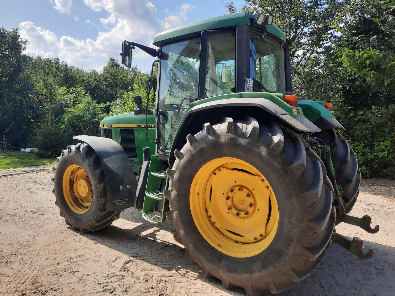 JOHN DEERE 6910 - Farm tractor: picture 1 JOHN DEERE 6910 - Farm tractor: picture 1