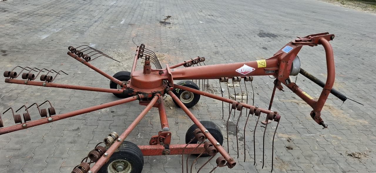 KUHN GA 300 GM - Tedder/ Rake: picture 4 KUHN GA 300 GM - Tedder/ Rake: picture 4