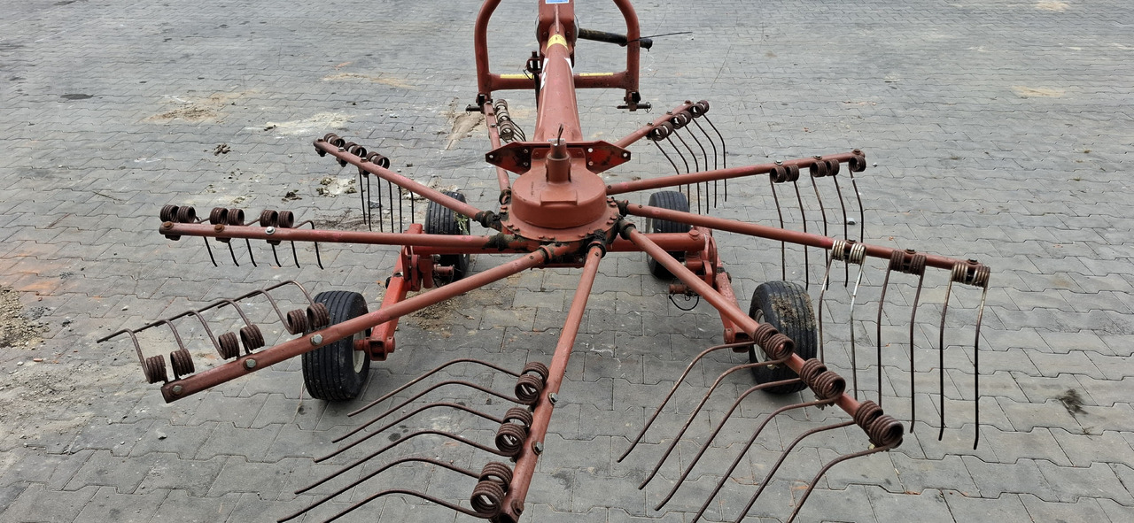 KUHN GA 300 GM - Tedder/ Rake: picture 1 KUHN GA 300 GM - Tedder/ Rake: picture 1