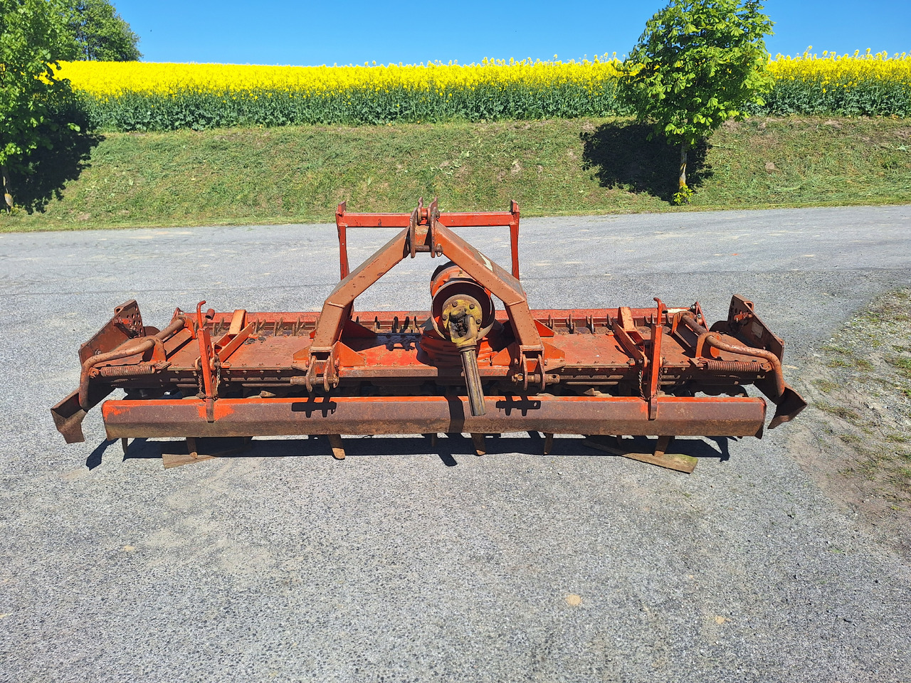 KUHN HR3001D - Harrow: picture 1 KUHN HR3001D - Harrow: picture 1
